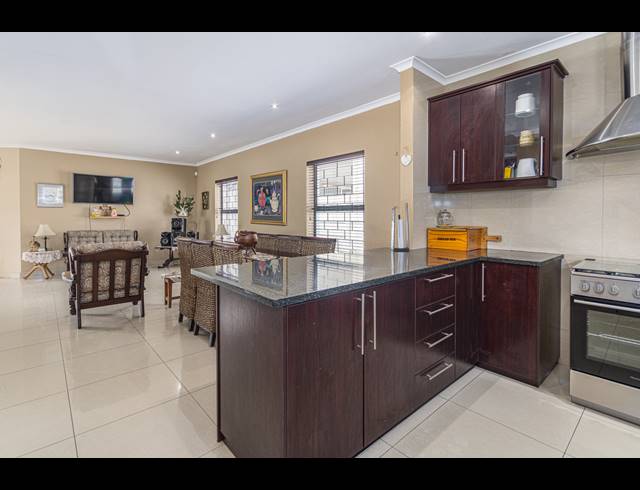 5 BEDROOM FREEHOLD FOR SALE IN PARKLANDS